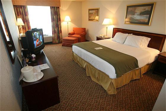 Holiday Inn Express & Suites - Worthington, An Ihg Hotel Habitación foto